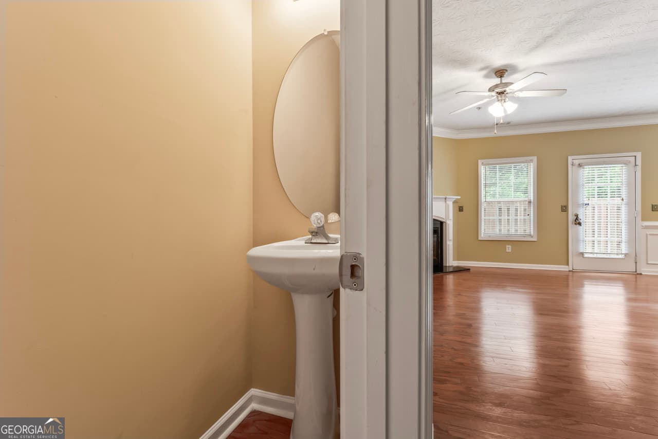 3 bedroom, 2.5 bathroom, 2,023 sq ft townhouse for sale at 3813 Augustine Place, Rex, GA 30273 — photo 5