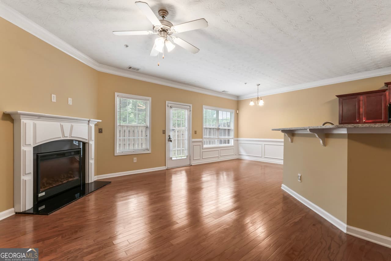 3 bedroom, 2.5 bathroom, 2,023 sq ft townhouse for sale at 3813 Augustine Place, Rex, GA 30273 — photo 9
