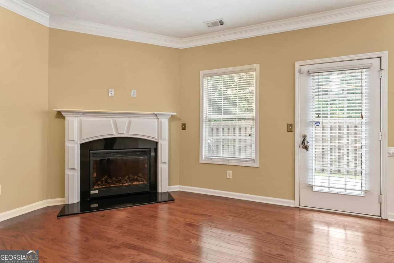 3 bedroom, 2.5 bathroom, 2,023 sq ft townhouse for sale at 3813 Augustine Place, Rex, GA 30273 — photo 8
