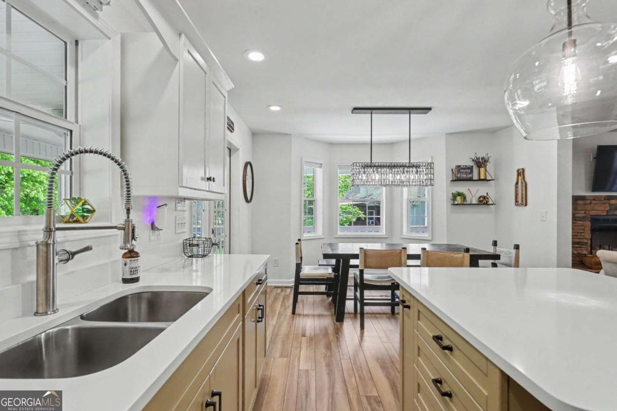 3 bedroom, 2.5 bathroom, 2,842 sq ft single family residence for sale at 136 Madison Avenue, Blairsville, GA 30512 — photo 3
