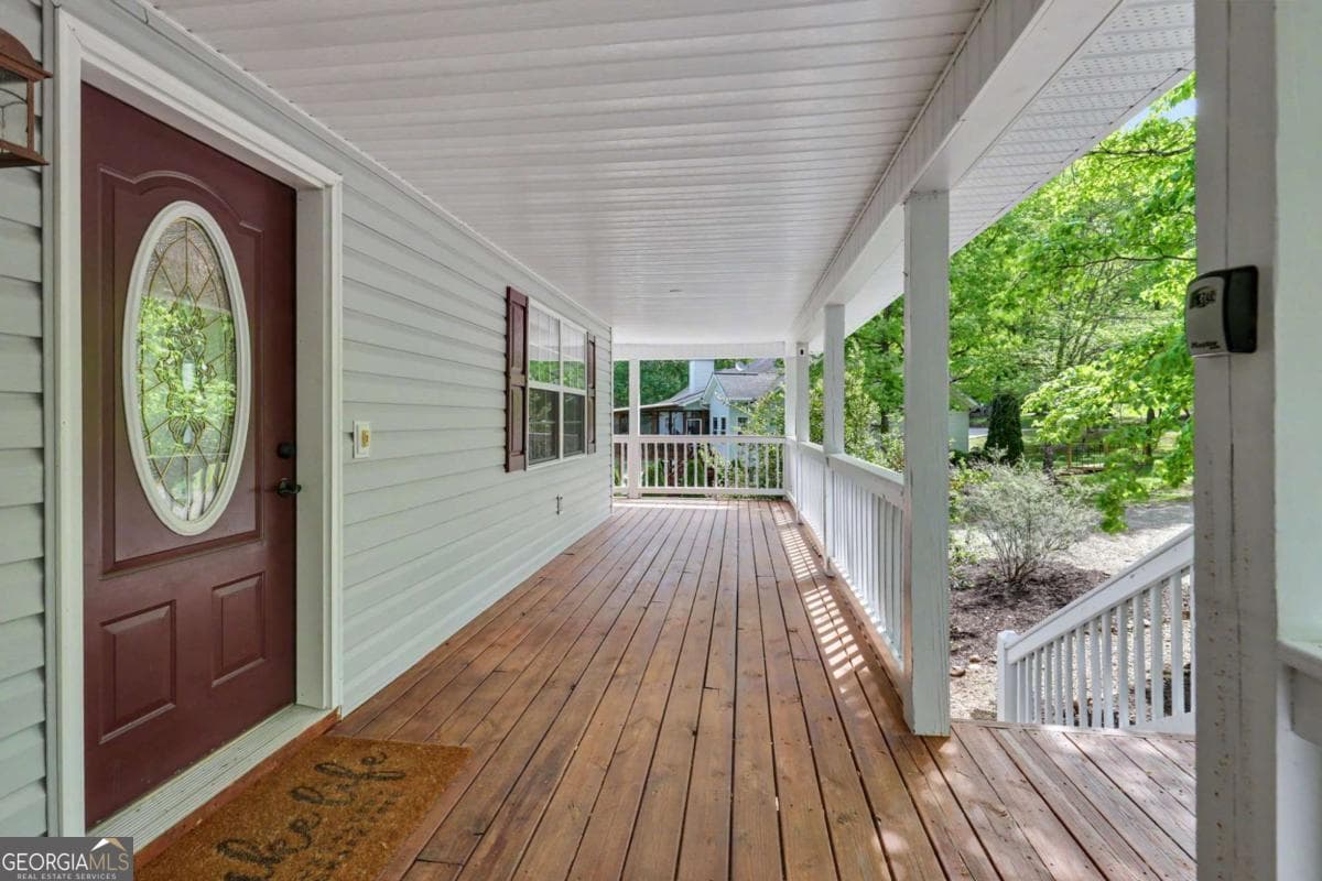 3 bedroom, 2.5 bathroom, 2,842 sq ft single family residence for sale at 136 Madison Avenue, Blairsville, GA 30512 — photo 5