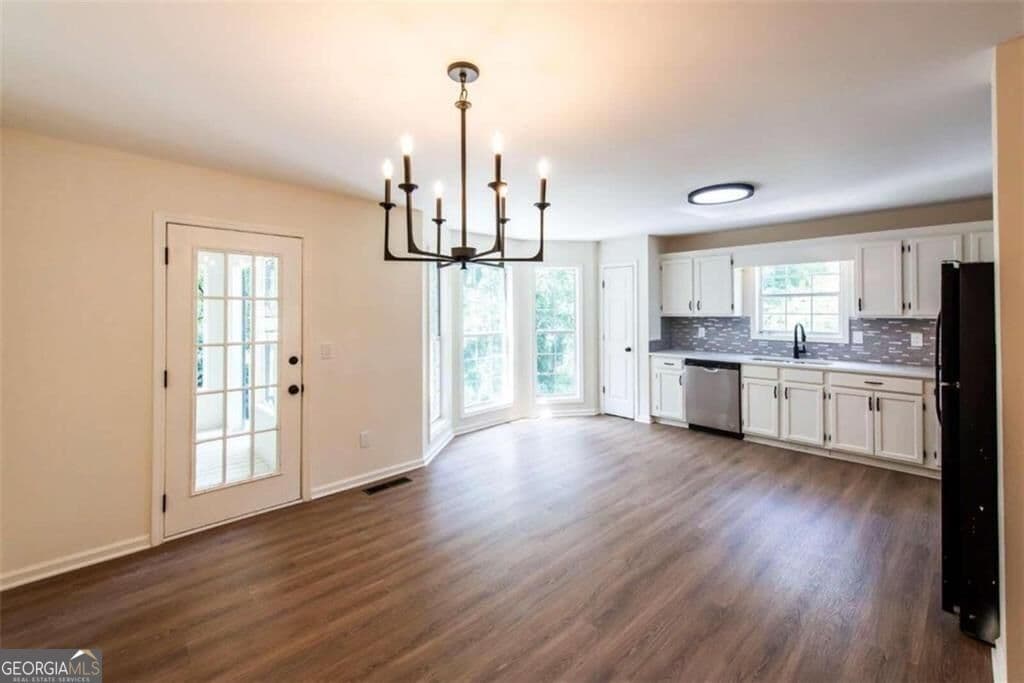 3 bedroom, 2 bathroom, 2,092 sq ft single family residence for sale at 3742 Willow Tree Circle, Douglasville, GA 30135 — photo 5