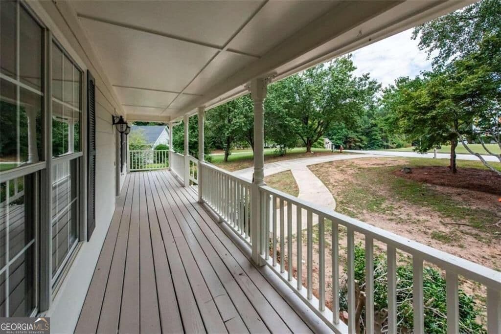 3 bedroom, 2 bathroom, 2,092 sq ft single family residence for sale at 3742 Willow Tree Circle, Douglasville, GA 30135 — photo 4