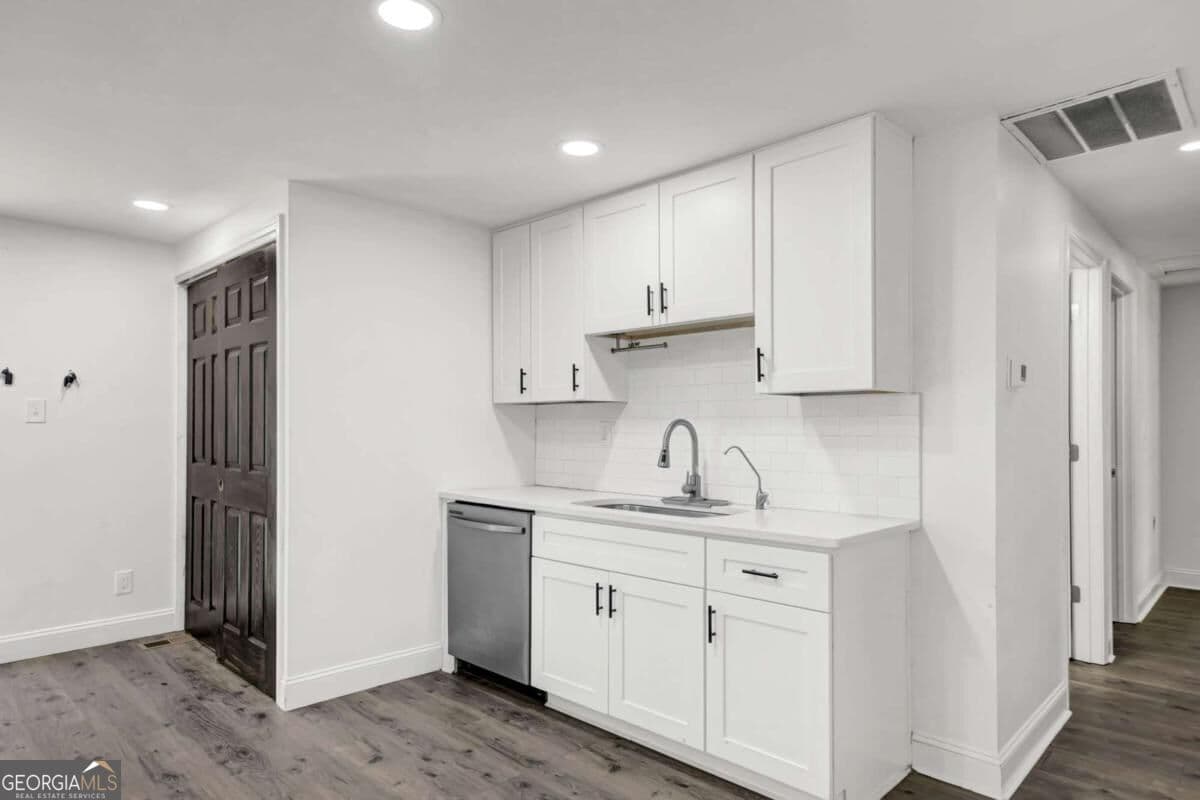 4 bedroom, 3 bathroom, 1,464 sq ft single family residence for sale at 3286 Sunderland Drive, Snellville, GA 30039 — photo 7