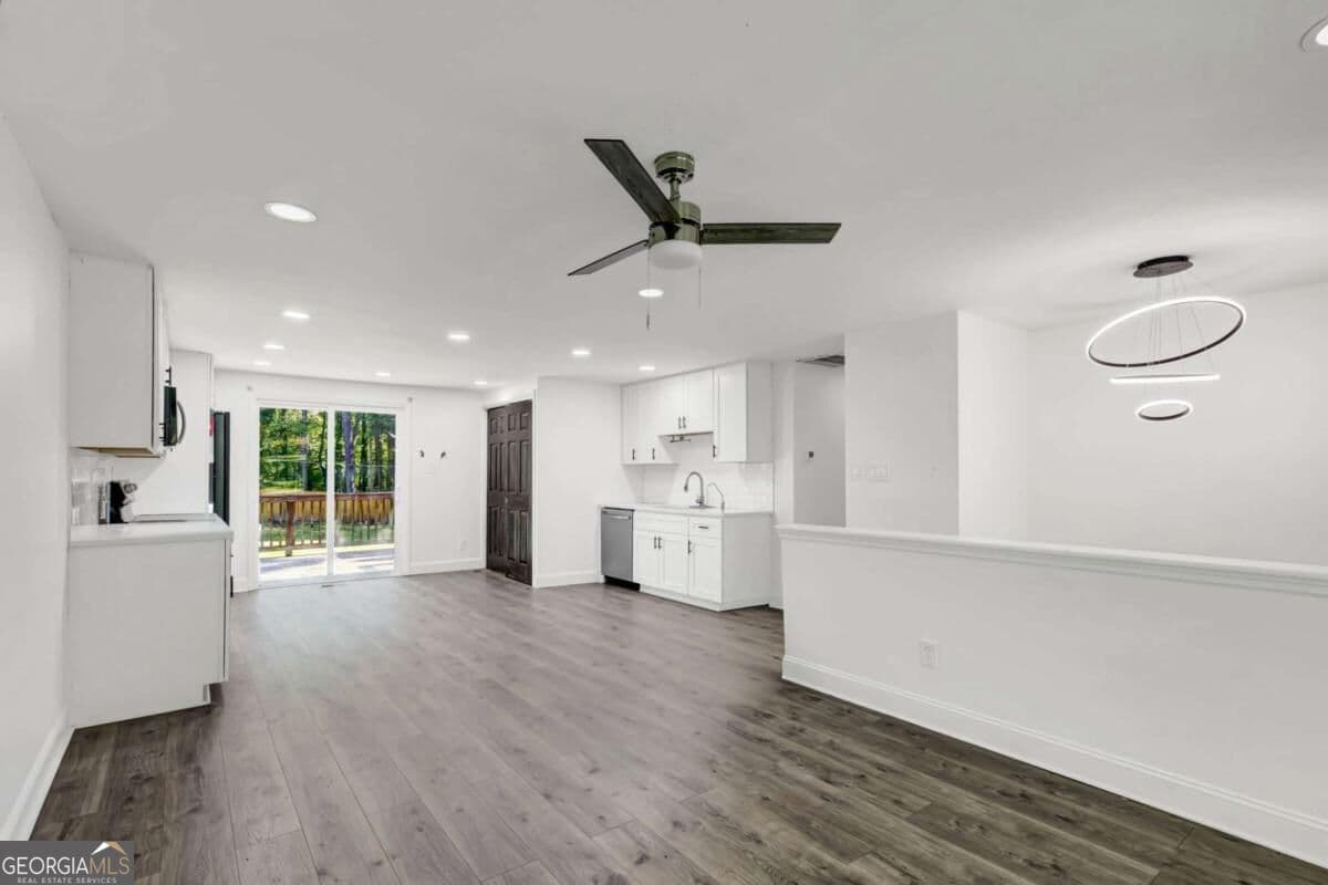 4 bedroom, 3 bathroom, 1,464 sq ft single family residence for sale at 3286 Sunderland Drive, Snellville, GA 30039 — photo 5
