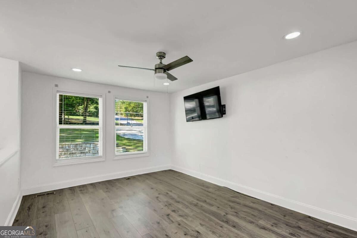 4 bedroom, 3 bathroom, 1,464 sq ft single family residence for sale at 3286 Sunderland Drive, Snellville, GA 30039 — photo 4
