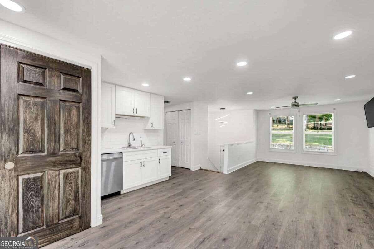 4 bedroom, 3 bathroom, 1,464 sq ft single family residence for sale at 3286 Sunderland Drive, Snellville, GA 30039 — photo 8