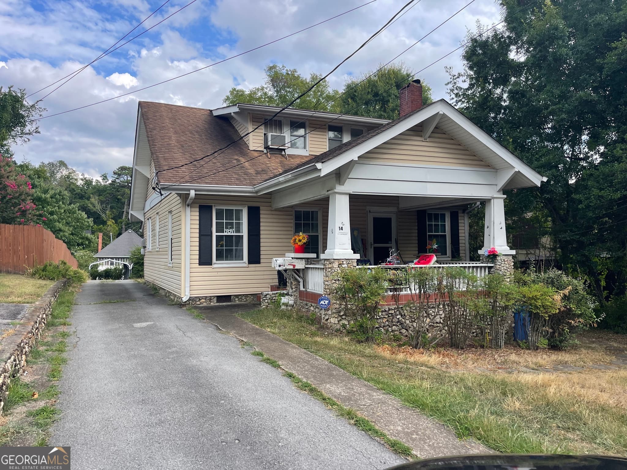 3 bedroom, 3 bathroom, 1,926 sq ft single family residence sold at 14 N Seminole Drive, Chattanooga, TN 37411