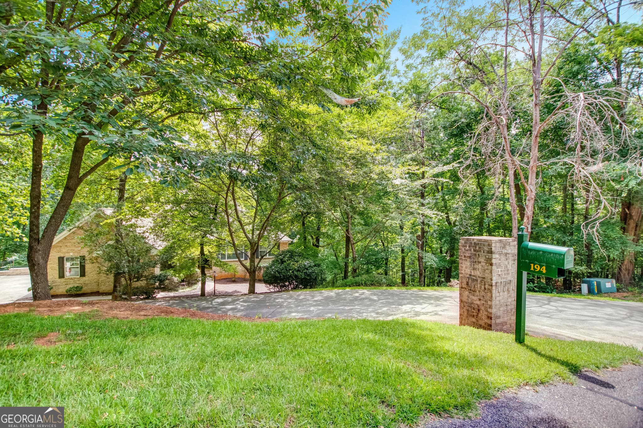 5 bedroom, 3.5 bathroom, 4,444 sq ft single family residence for sale at 194 Autumn Sweet Drive, Clarkesville, GA 30523 — photo 2
