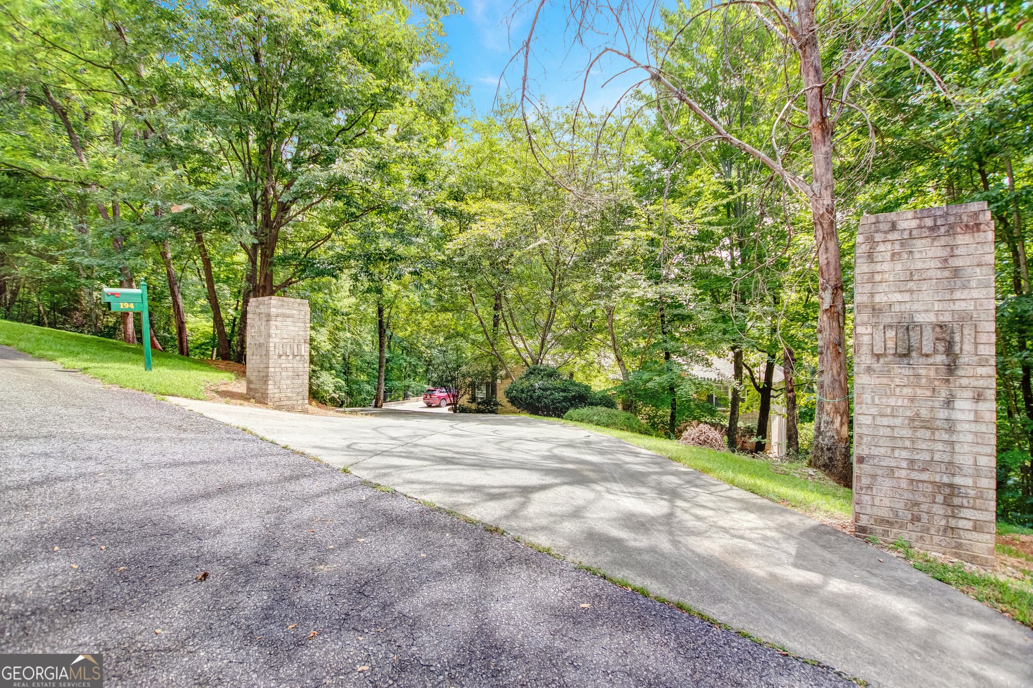 5 bedroom, 3.5 bathroom, 4,444 sq ft single family residence for sale at 194 Autumn Sweet Drive, Clarkesville, GA 30523 — photo 3