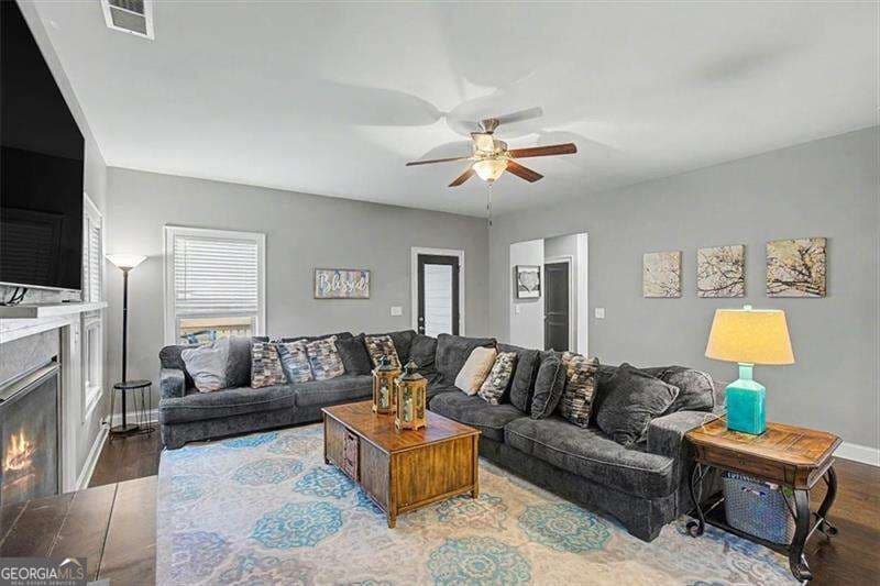 6 bedroom, 4 bathroom, 4,605 sq ft single family residence for sale at 14 Creekview Drive, Cartersville, GA 30120 — photo 9