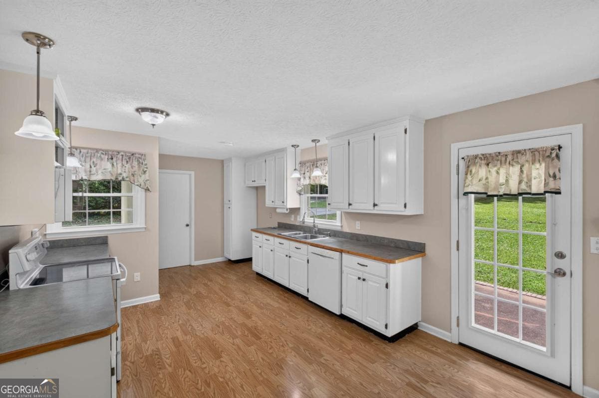 2 bedroom, 2 bathroom, 1,459 sq ft single family residence for sale at 5458 Christi Drive, Douglasville, GA 30135 — photo 9