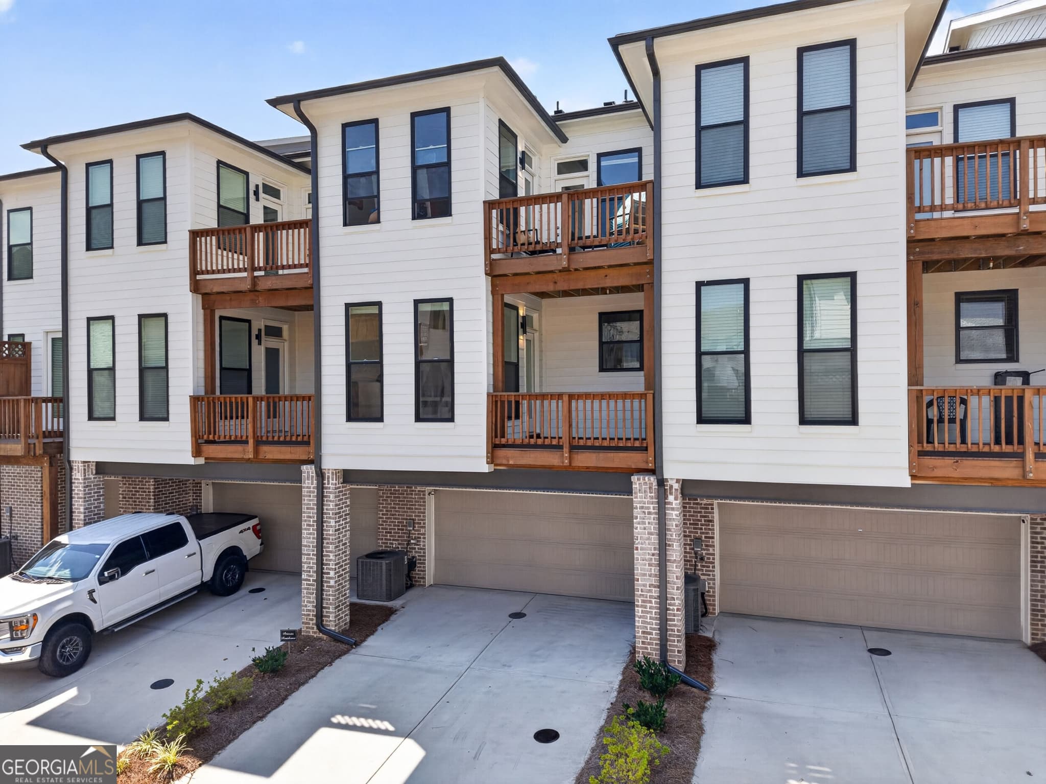 3 bedroom, 2.5 bathroom, 2,145 sq ft townhouse for sale at 340 Olmstead Way, Alpharetta, GA 30022 — photo 6