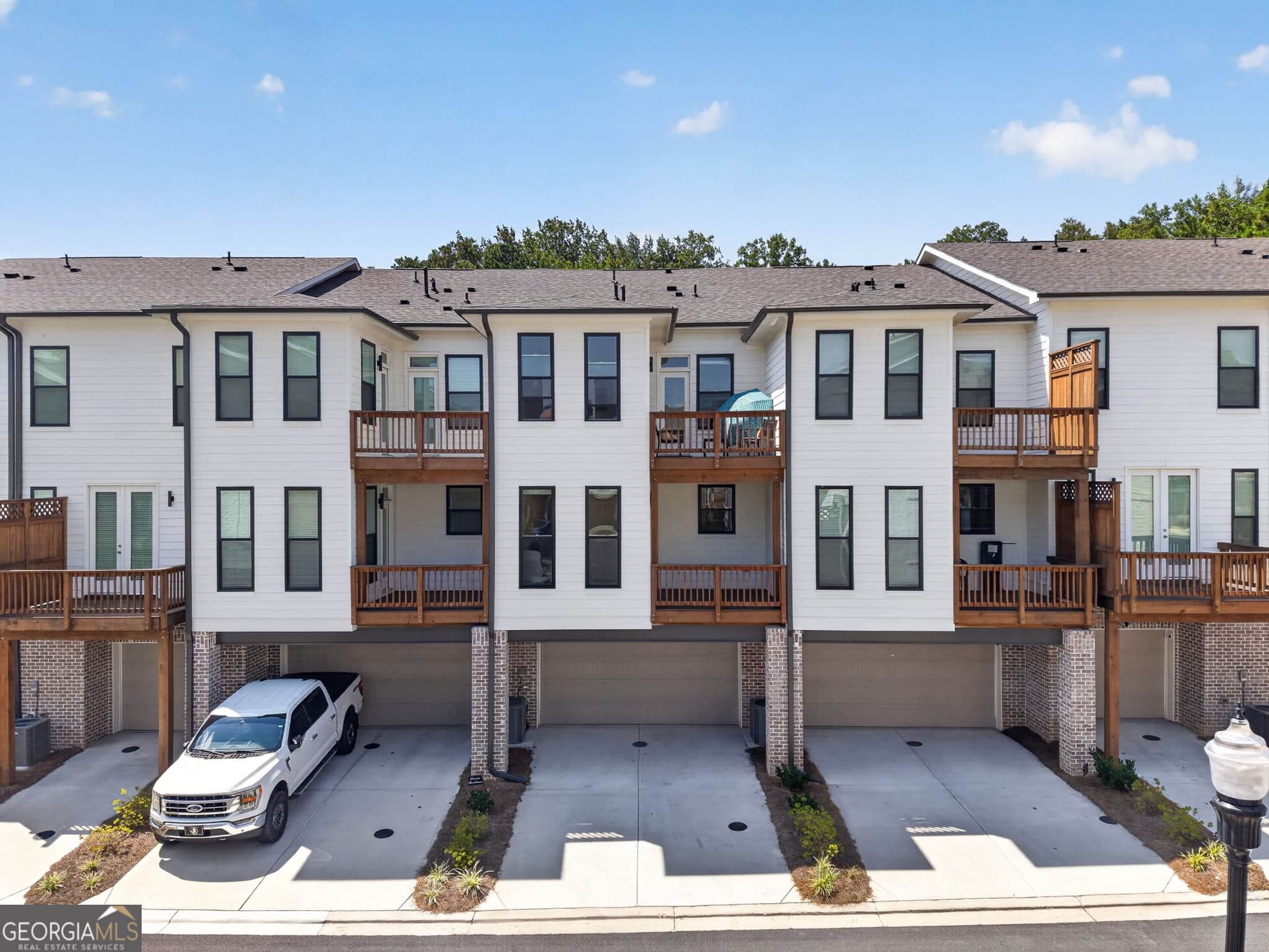 3 bedroom, 2.5 bathroom, 2,145 sq ft townhouse for sale at 340 Olmstead Way, Alpharetta, GA 30022 — photo 5