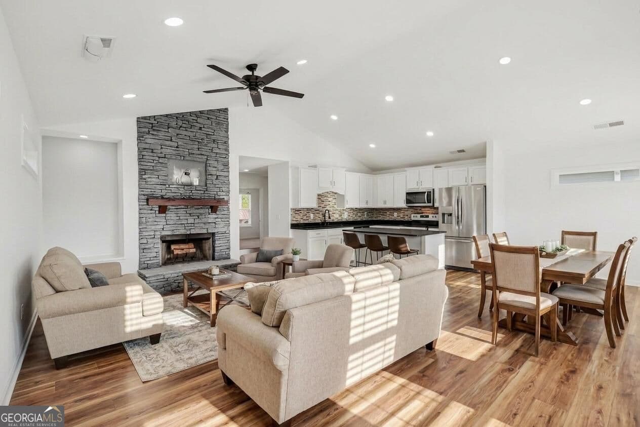 3 bedroom, 2 bathroom, 1,888 sq ft single family residence for sale at 193 Lakeside Drive, Waleska, GA 30183 — photo 3