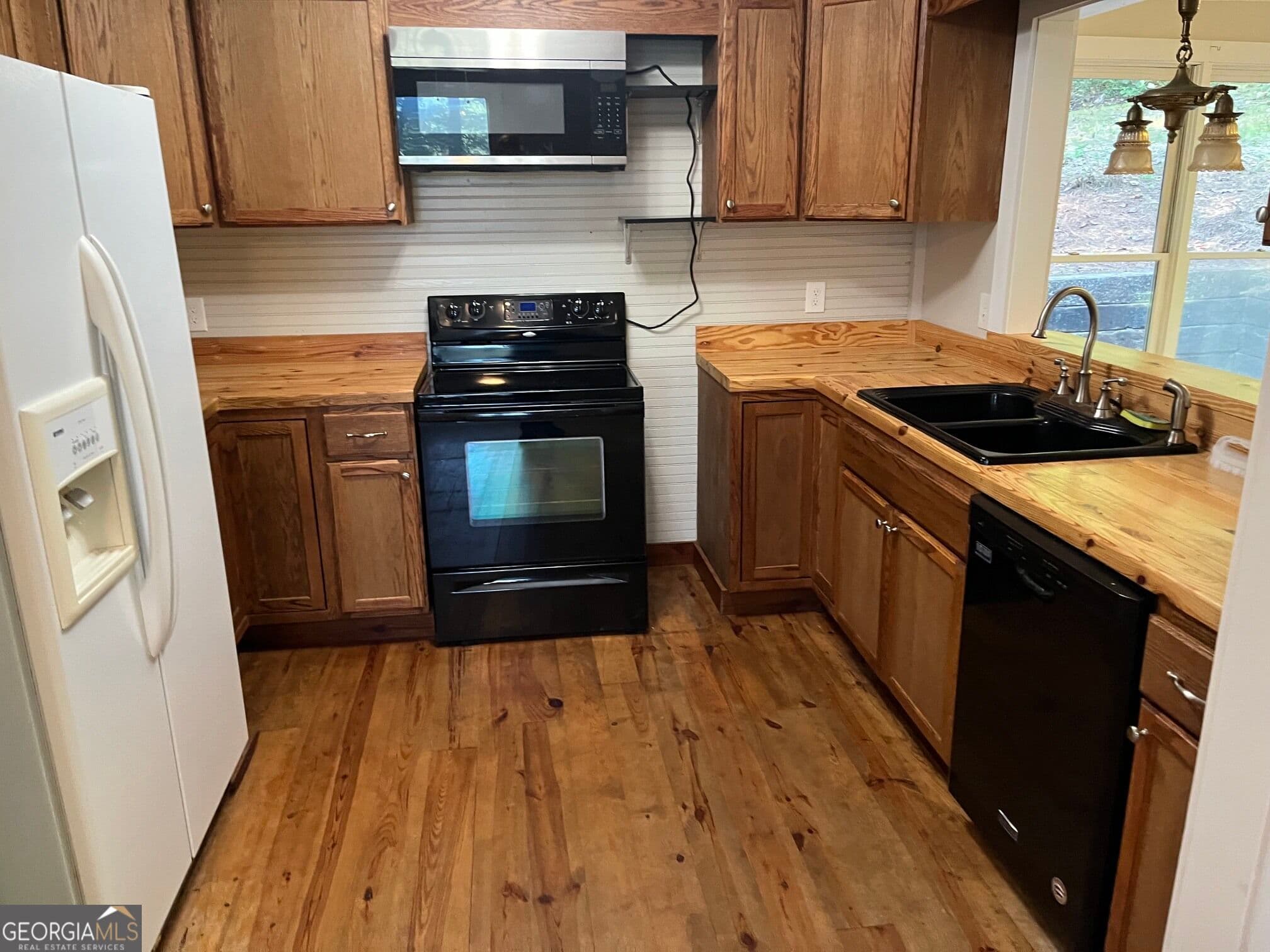3 bedroom, 1.5 bathroom, 1,925 sq ft single family residence for rent at 3835 Highway 441, Rabun Gap, GA 30568 for $1,900 a month — photo 7