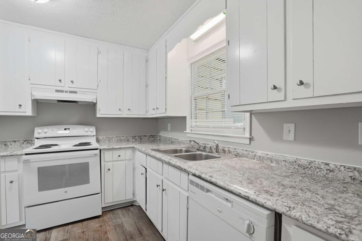 2 bedroom, 1.5 bathroom, 1,200 sq ft single family residence for rent at 5344 Ridgemere Court, Stone Mountain, GA 30083 for $1,250 a month — photo 6