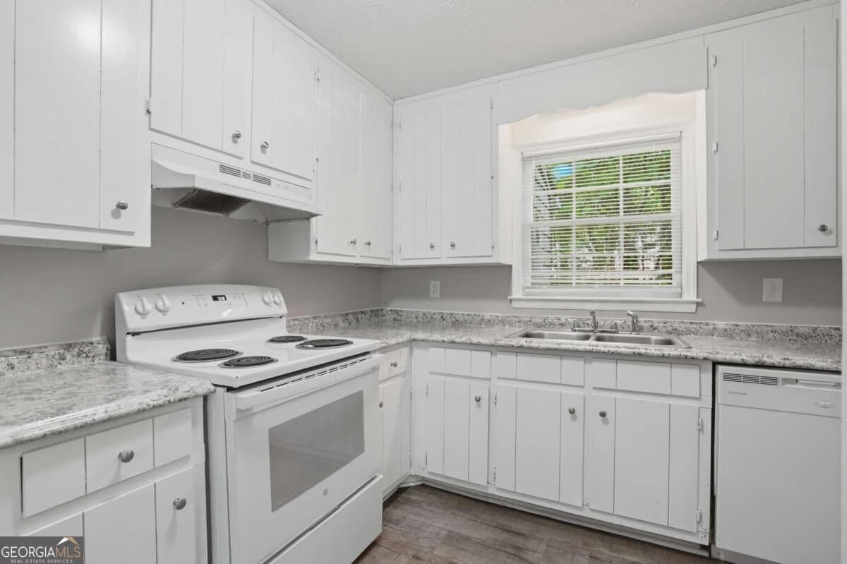2 bedroom, 1.5 bathroom, 1,200 sq ft single family residence for rent at 5344 Ridgemere Court, Stone Mountain, GA 30083 for $1,250 a month — photo 7
