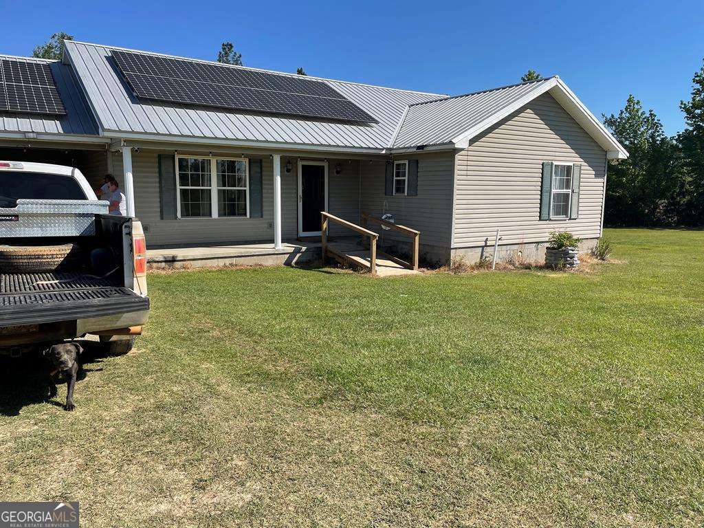 3 bedroom, 2.5 bathroom farm for sale at 298 Bud Denton Road, Uvalda, GA 30473
