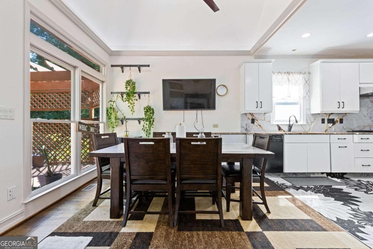5 bedroom, 3.5 bathroom, 4,300 sq ft single family residence for sale at 264 Spalding Gates Drive, Atlanta, GA 30328 — photo 10