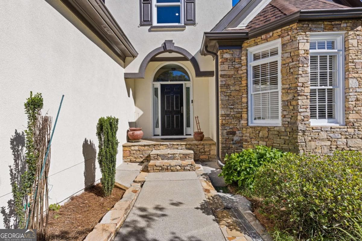 5 bedroom, 3.5 bathroom, 4,300 sq ft single family residence for sale at 264 Spalding Gates Drive, Atlanta, GA 30328 — photo 4