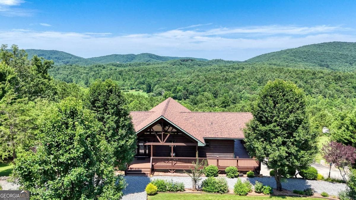 3 bedroom, 3 bathroom single family residence sold at 166 Dasali Way 11, Murphy, NC 28906