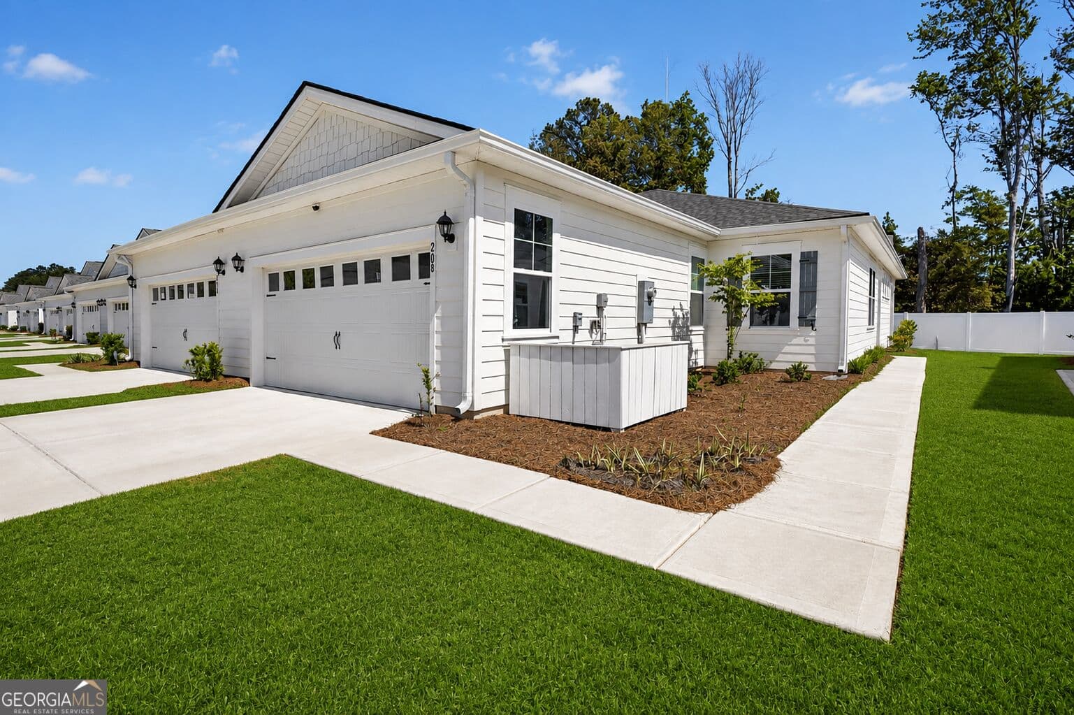 3 bedroom, 2 bathroom, 1,397 sq ft townhouse for sale at 208 Holloway Hill, Pooler, GA 31322 — photo 1 of 32