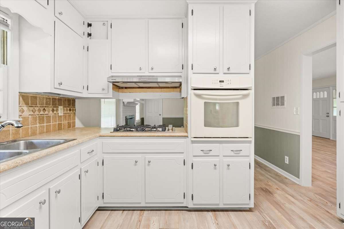 3 bedroom, 2 bathroom, 1,798 sq ft single family residence for sale at 1267 Sycamore Drive, Lilburn, GA 30047 — photo 9