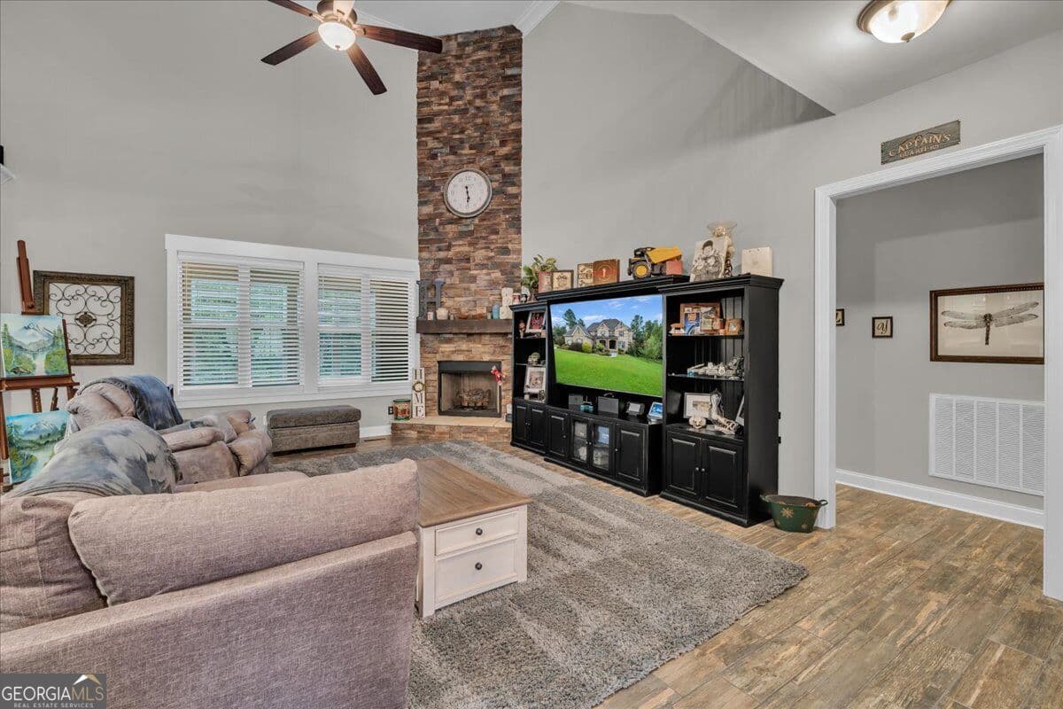 5 bedroom, 4.5 bathroom, 5,875 sq ft single family residence for sale at 223 Yale Circle, Bonaire, GA 31005 — photo 7