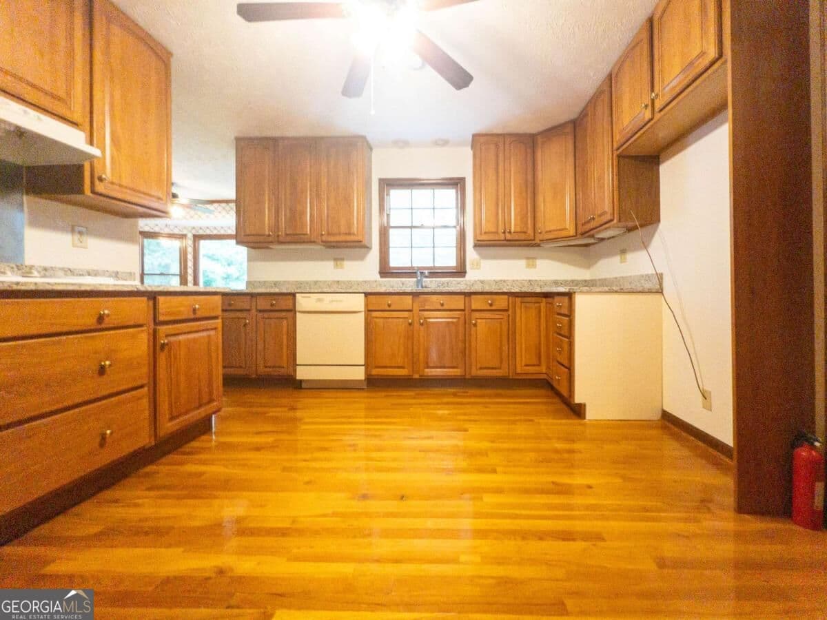 4 bedroom, 2.5 bathroom, 2,779 sq ft single family residence for sale at 965 Millbrook Court, Tucker, GA 30084 — photo 9