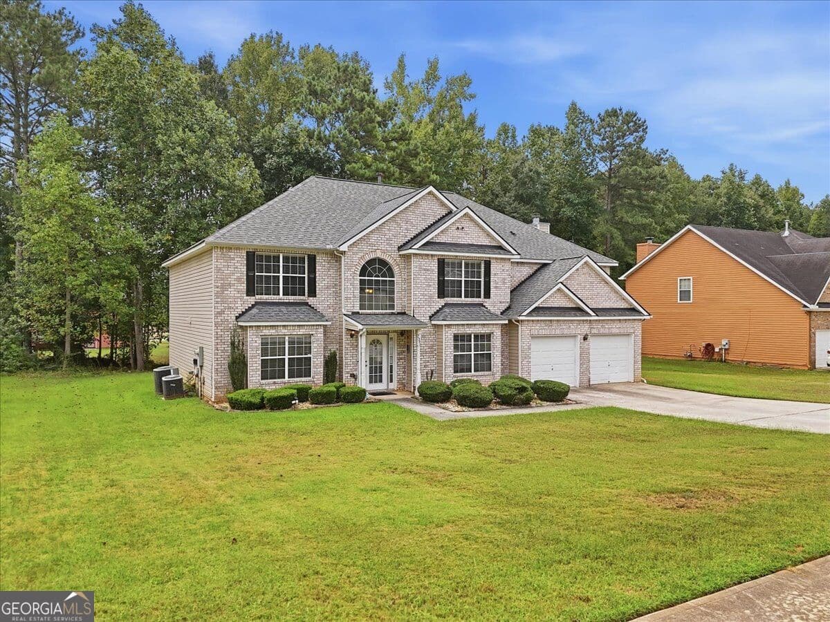 5 bedroom, 3 bathroom, 3,908 sq ft single family residence for sale at 145 Madisyn Drive, Hampton, GA 30228 — photo 2