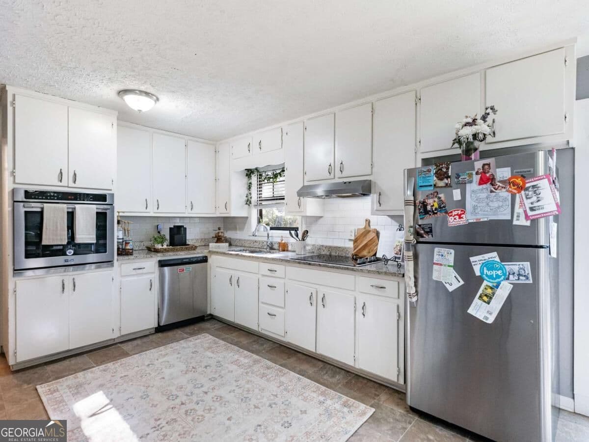 3 bedroom, 3 bathroom, 1,680 sq ft single family residence for sale at 6946 Cedar Drive, Riverdale, GA 30296 — photo 9