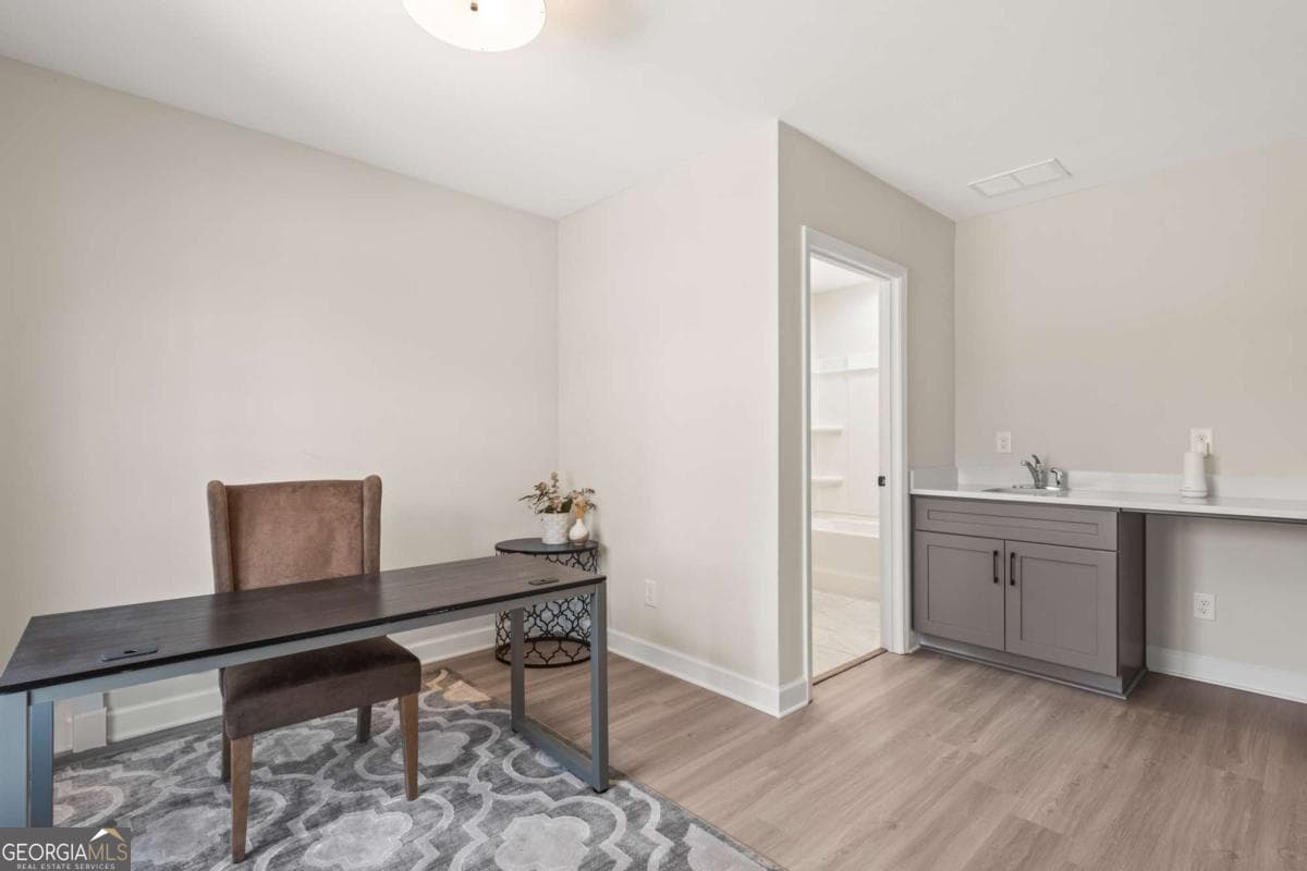 3 bedroom, 3.5 bathroom townhouse for sale at 1965 Hollywood Road 19, Atlanta, GA 30318 — photo 6