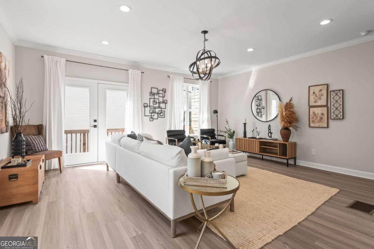 3 bedroom, 3.5 bathroom townhouse for sale at 1965 Hollywood Road 19, Atlanta, GA 30318 — photo 9