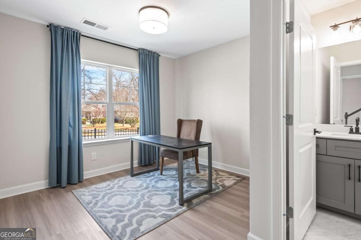 3 bedroom, 3.5 bathroom townhouse for sale at 1965 Hollywood Road 19, Atlanta, GA 30318 — photo 4