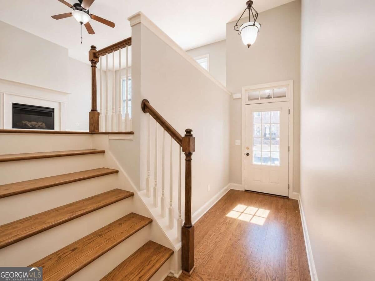 4 bedroom, 3.5 bathroom, 2,912 sq ft townhouse for sale at 112 Village Lane, Villa Rica, GA 30180 — photo 2