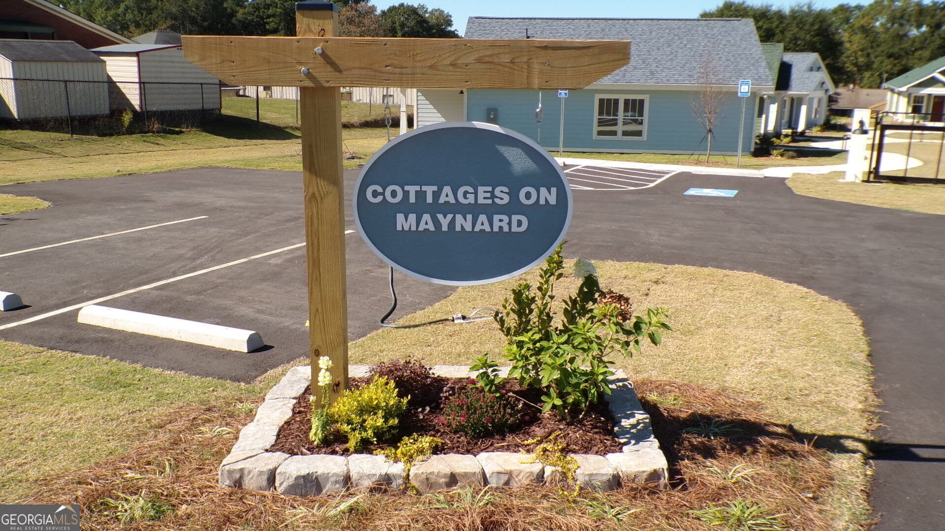 3 bedroom, 1 bathroom, 1,000 sq ft single family residence for sale at 49 Maynard Street 500E, Winder, GA 30680 — photo 2