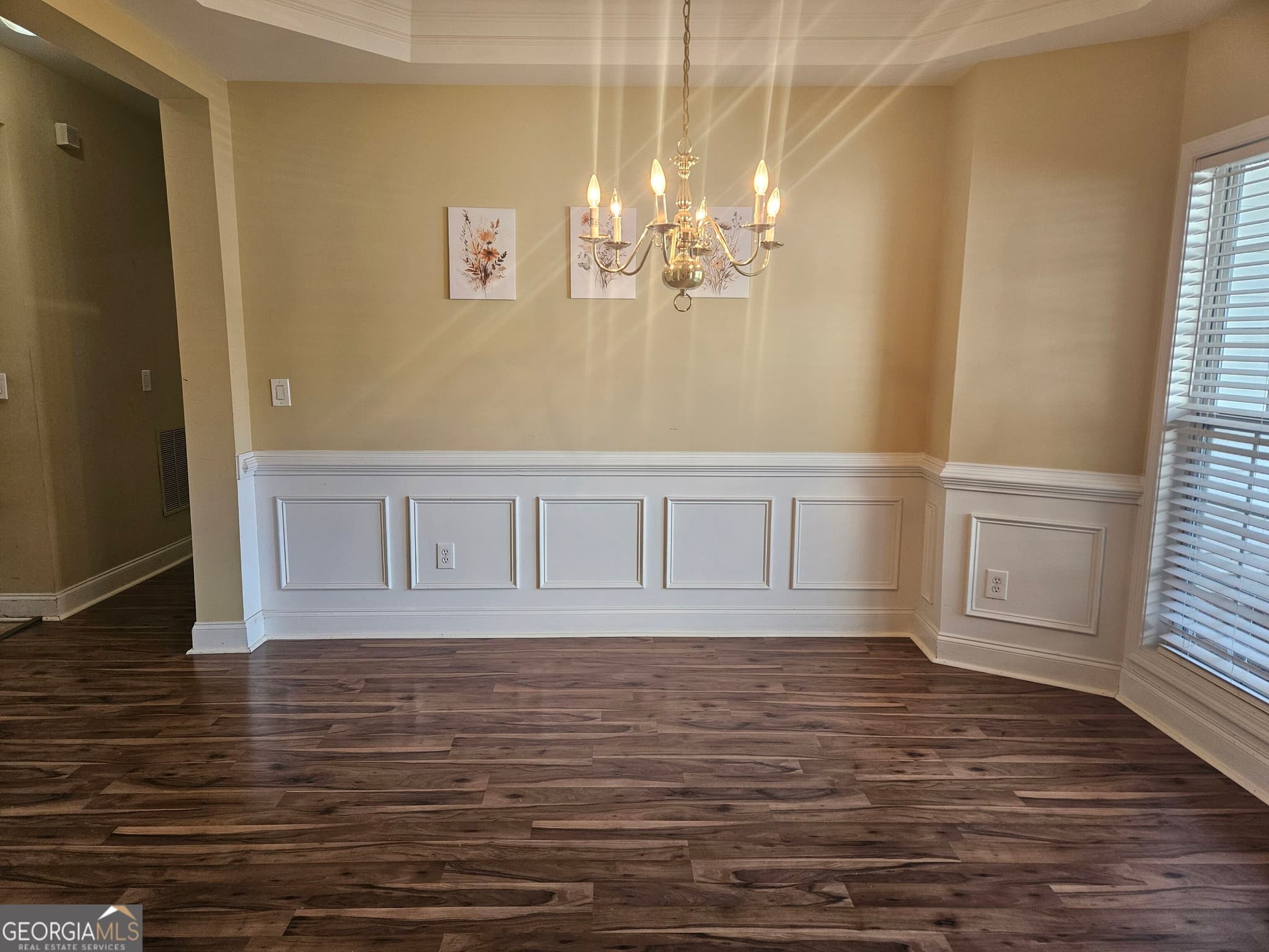 3 bedroom, 2 bathroom, 1,901 sq ft single family residence for sale at 820 Roget Court, Lawrenceville, GA 30045 — photo 3