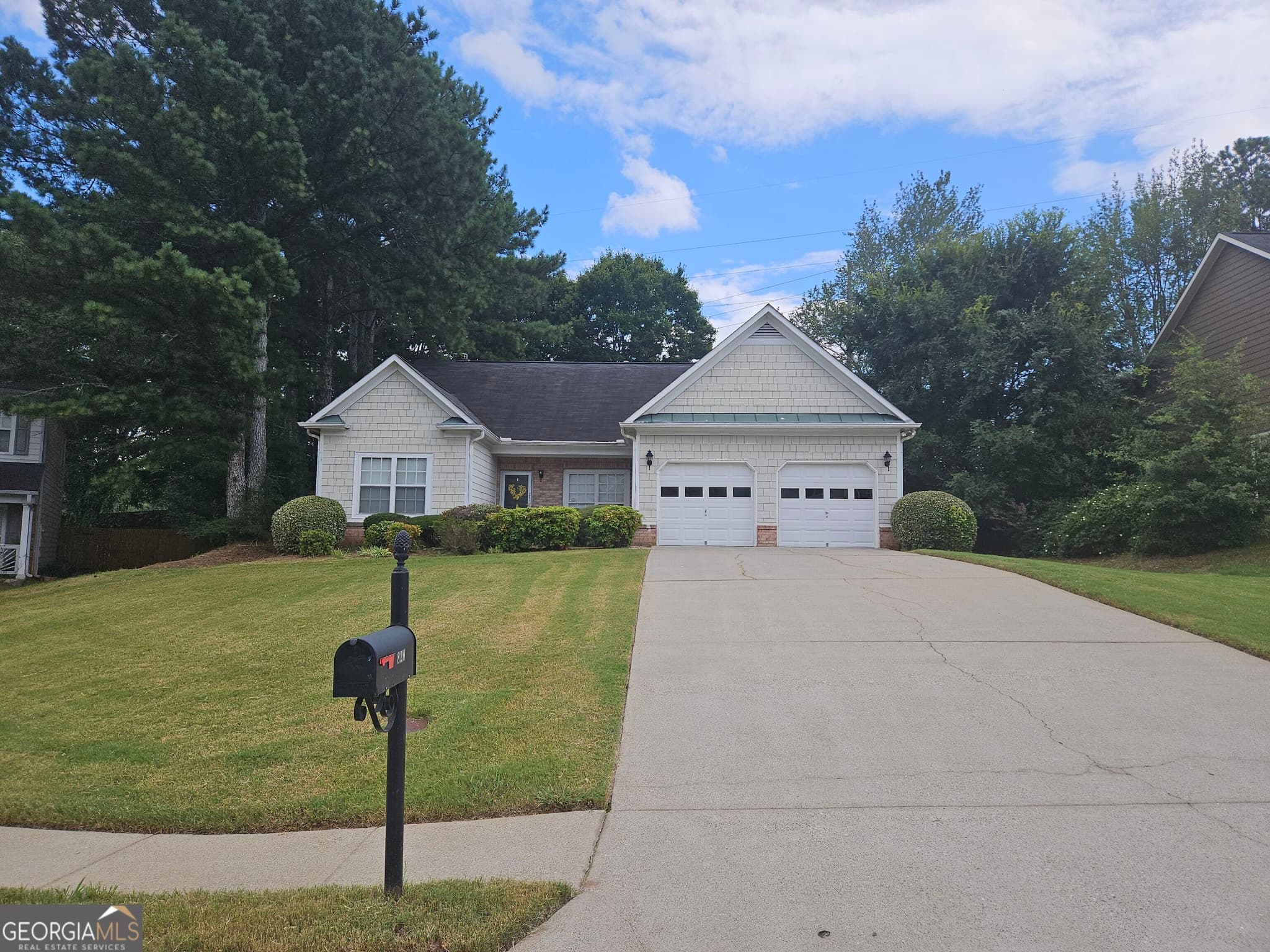 3 bedroom, 2 bathroom, 1,901 sq ft single family residence for sale at 820 Roget Court, Lawrenceville, GA 30045 — photo 1 of 26