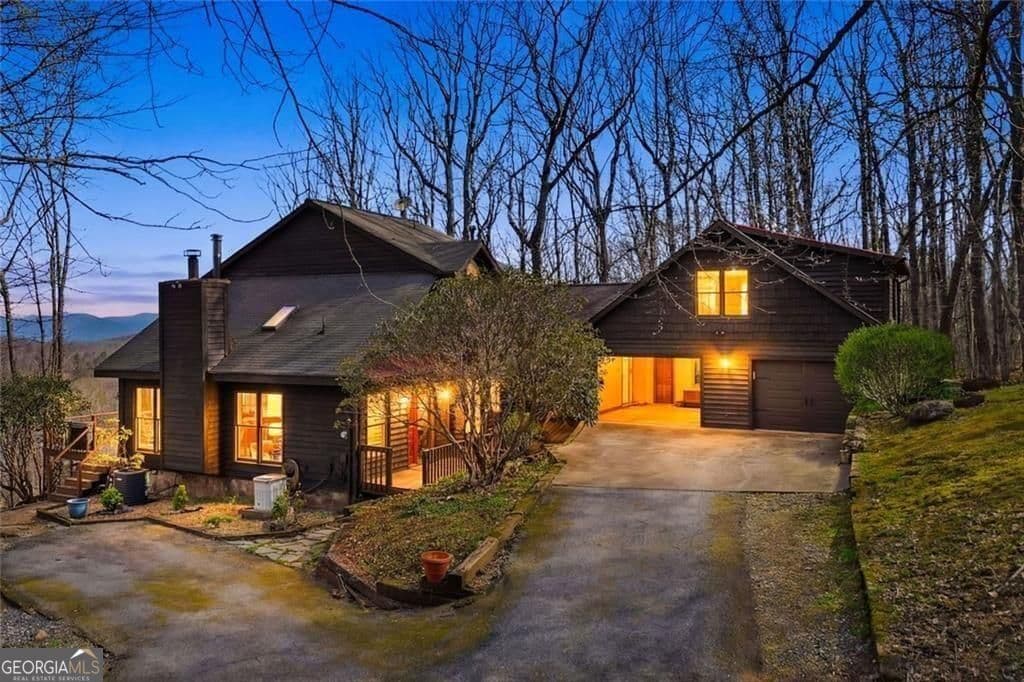 5 bedroom, 4 bathroom, 3,300 sq ft cabin,single family residence for sale at 664 Renate Drive, Jasper, GA 30143 — photo 2