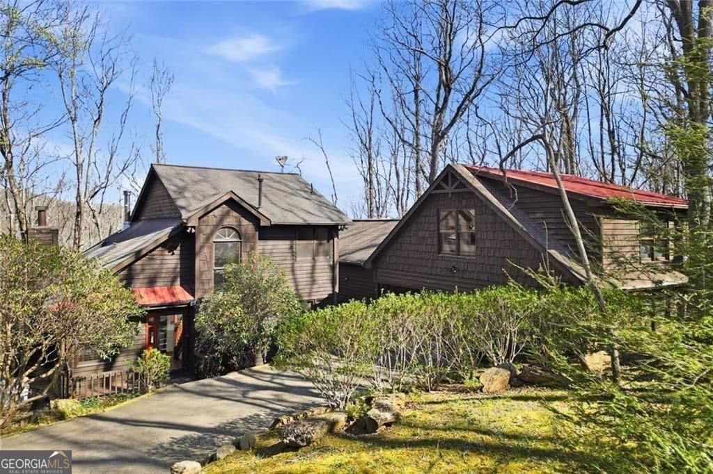 5 bedroom, 4 bathroom, 3,300 sq ft cabin,single family residence for sale at 664 Renate Drive, Jasper, GA 30143 — photo 6
