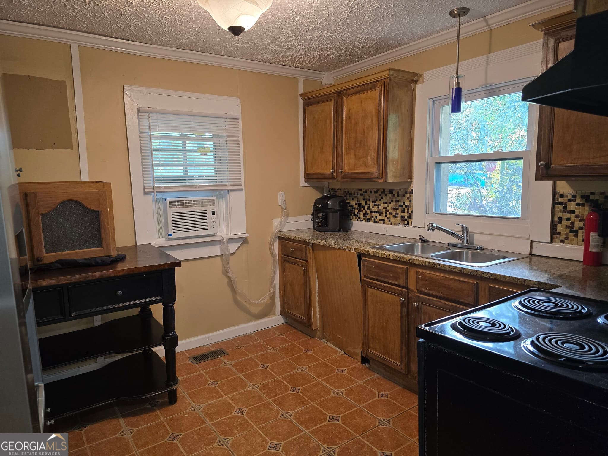 3 bedroom, 2 bathroom single family residence for rent at 3220 Memorial Drive, Decatur, GA 30032 for $1,850 a month — photo 4