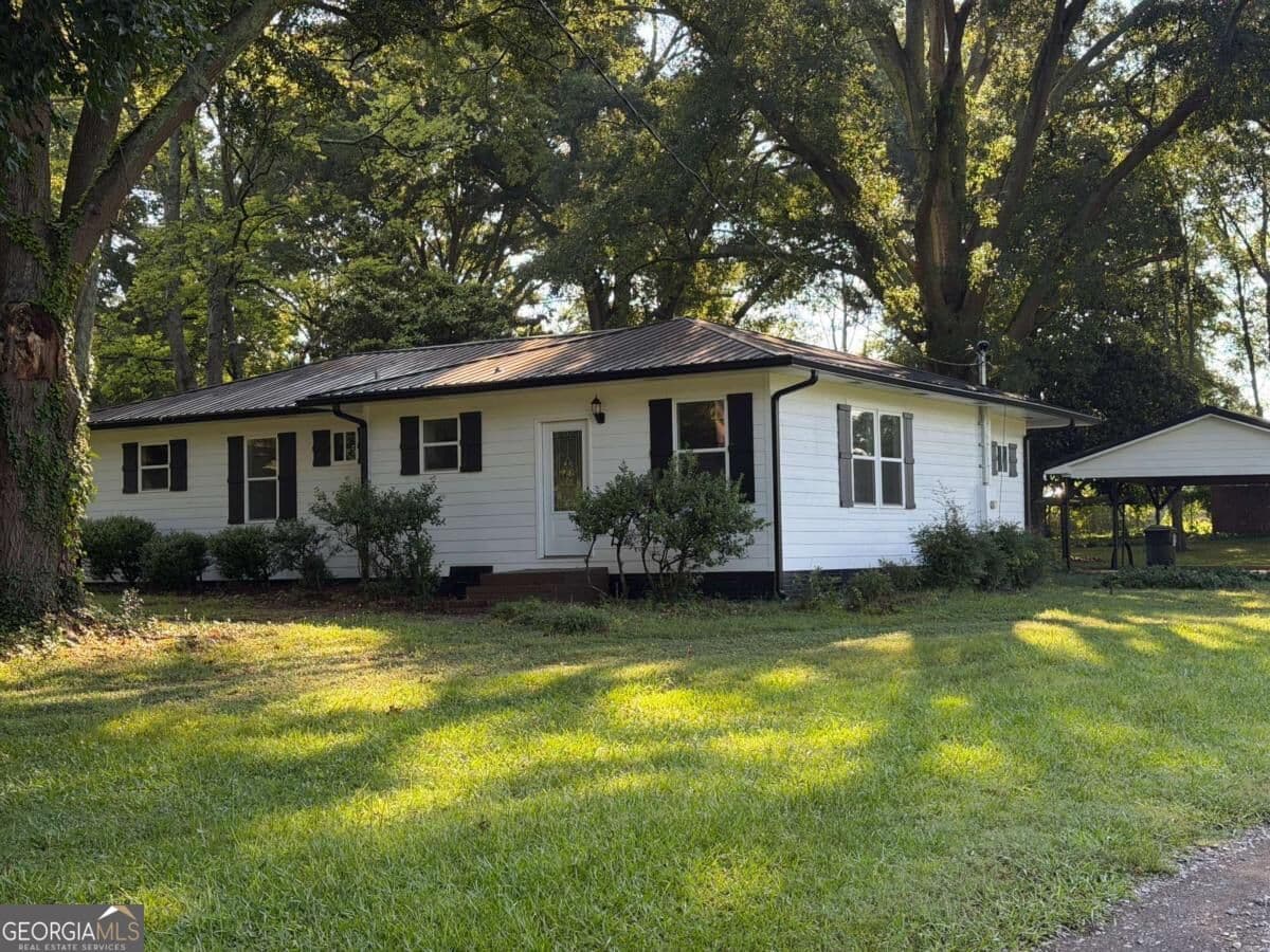 3 bedroom, 2.5 bathroom, 2,000 sq ft single family residence for sale at 220 John Phillips Road, Cedartown, GA 30125 — photo 2