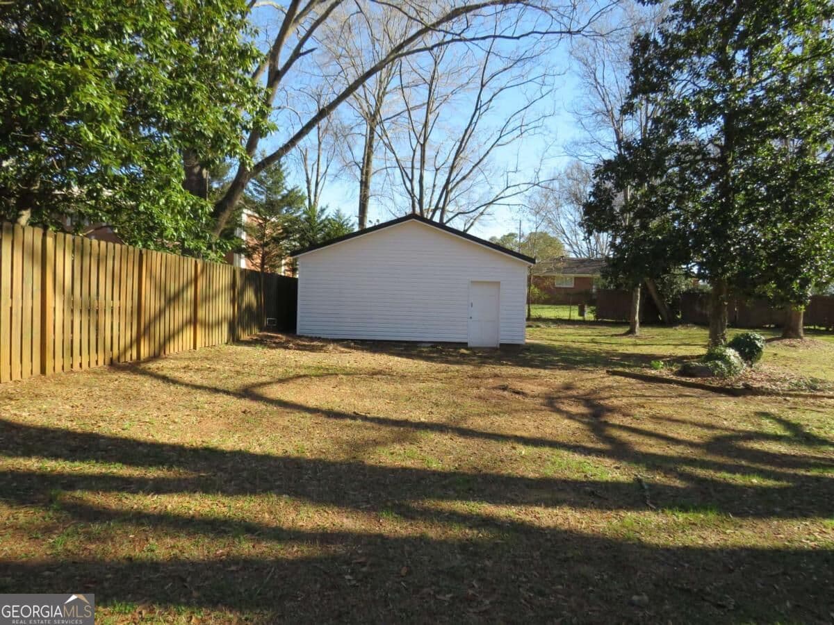 3 bedroom, 2.5 bathroom, 2,000 sq ft single family residence for sale at 220 John Phillips Road, Cedartown, GA 30125 — photo 6