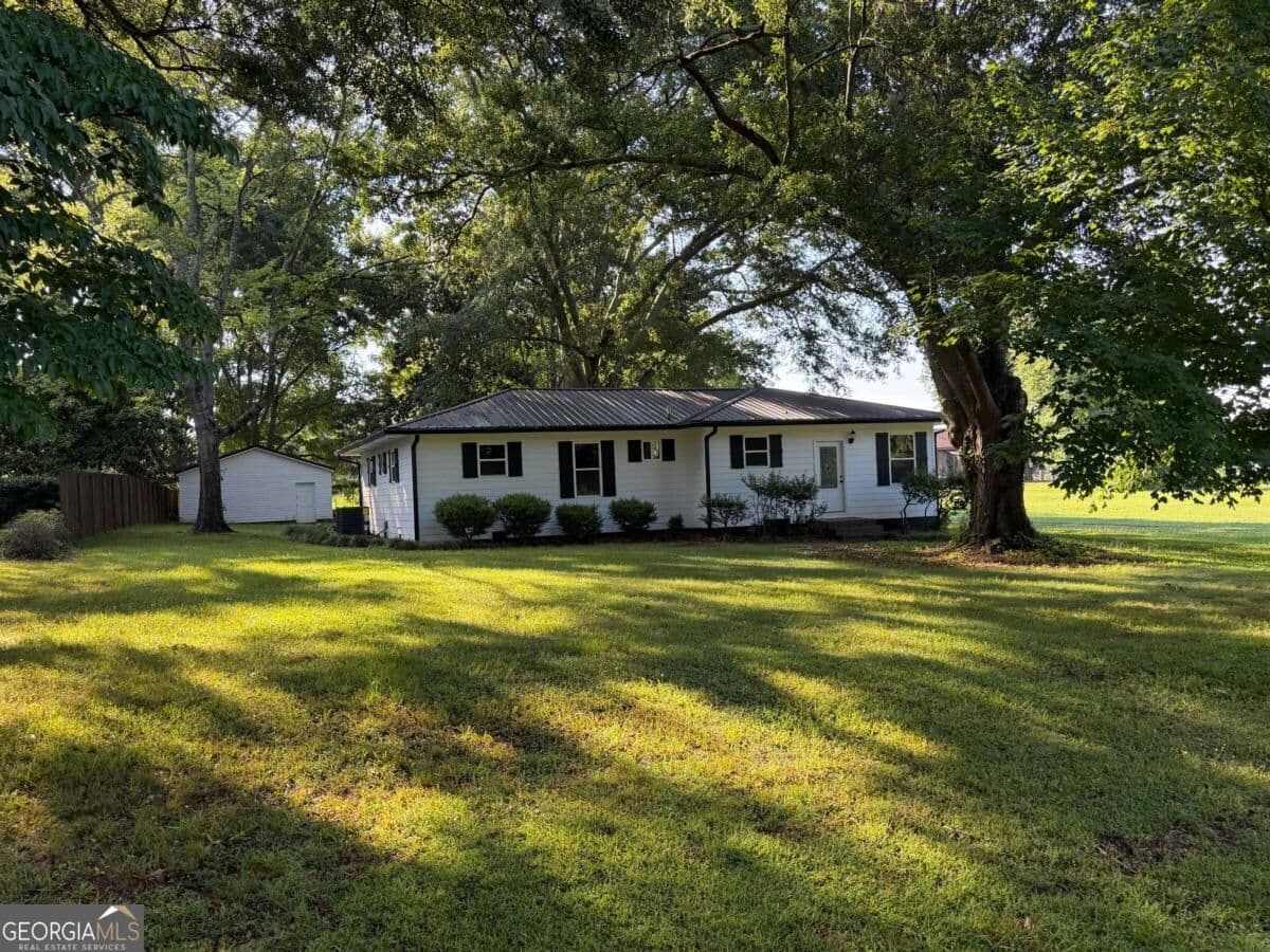3 bedroom, 2.5 bathroom, 2,000 sq ft single family residence for sale at 220 John Phillips Road, Cedartown, GA 30125 — photo 3