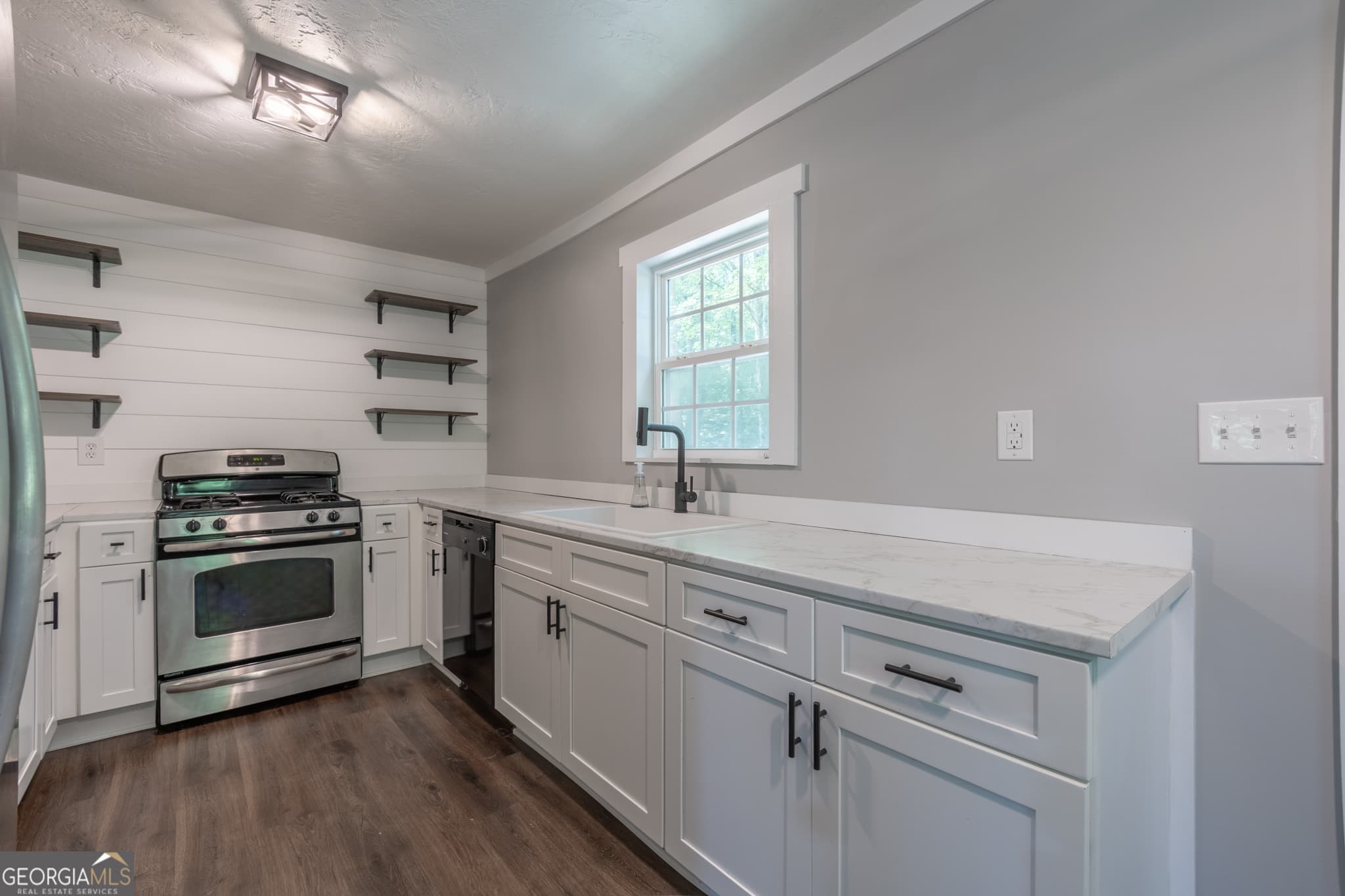 3 bedroom, 1 bathroom, 869 sq ft single family residence for sale at 717 County Road 137, Heflin, AL 36264 — photo 6