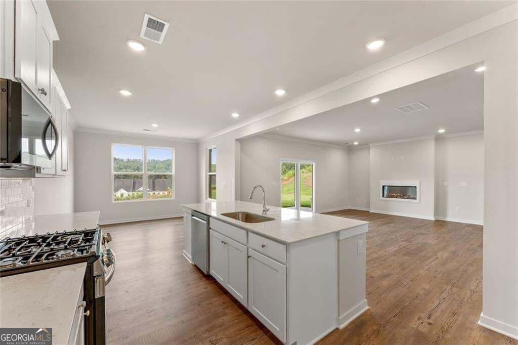 5 bedroom, 4 bathroom, 3,403 sq ft single family residence for sale at 2644 Marshwood Circle, Gainesville, GA 30507 — photo 7