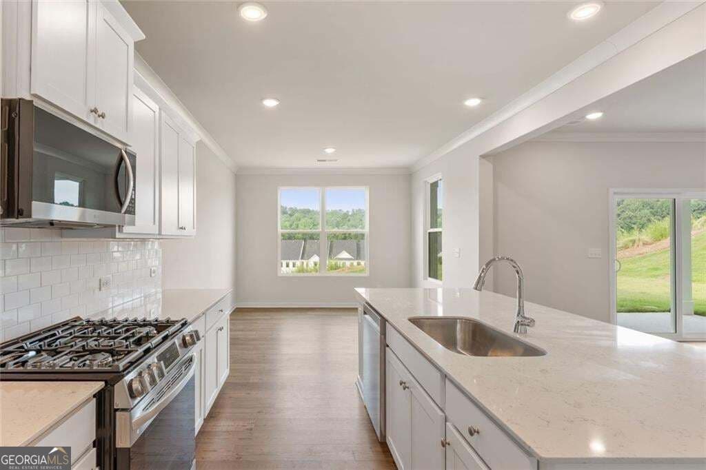 5 bedroom, 4 bathroom, 3,403 sq ft single family residence for sale at 2644 Marshwood Circle, Gainesville, GA 30507 — photo 8