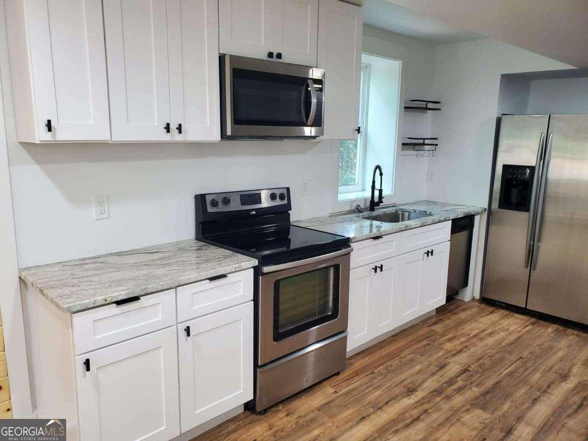 3 bedroom, 3 bathroom, 1,632 sq ft single family residence for sale at 2802 Palm Drive, East Point, GA 30344 — photo 9