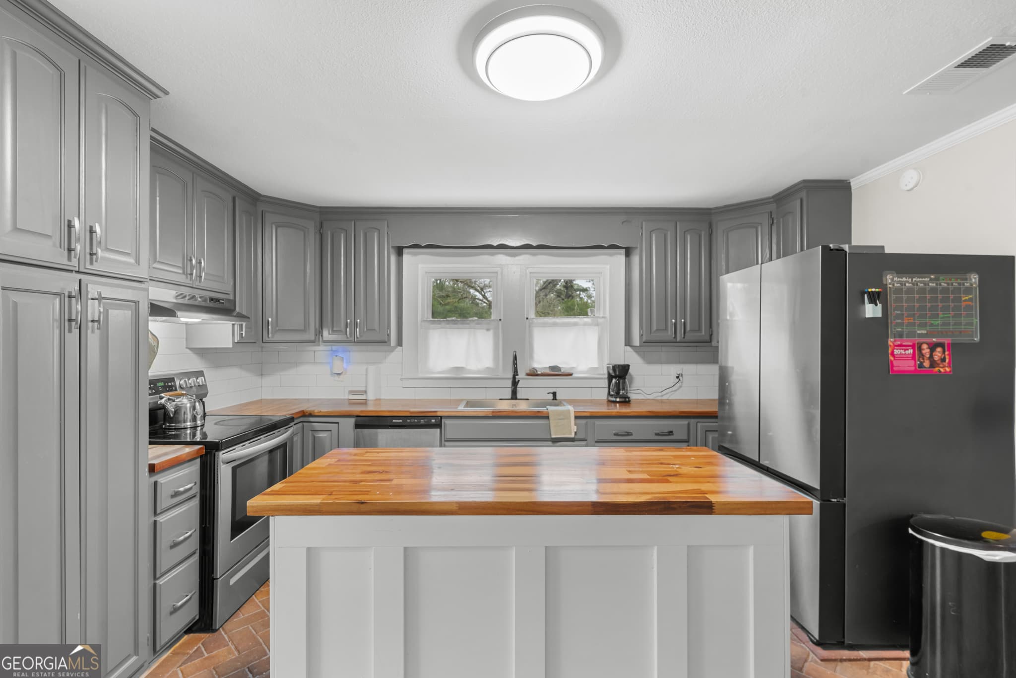 3 bedroom, 2 bathroom, 1,346 sq ft single family residence for sale at 107 Dixie Avenue, Sylvania, GA 30467 — photo 7